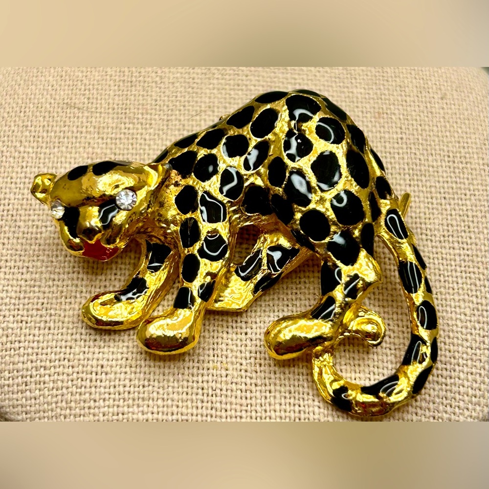 Leopard cat pin/brooch